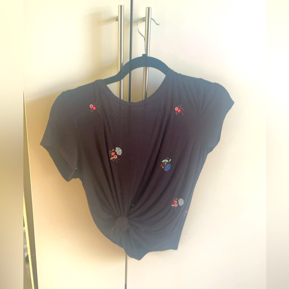 Floral knotted crop top!